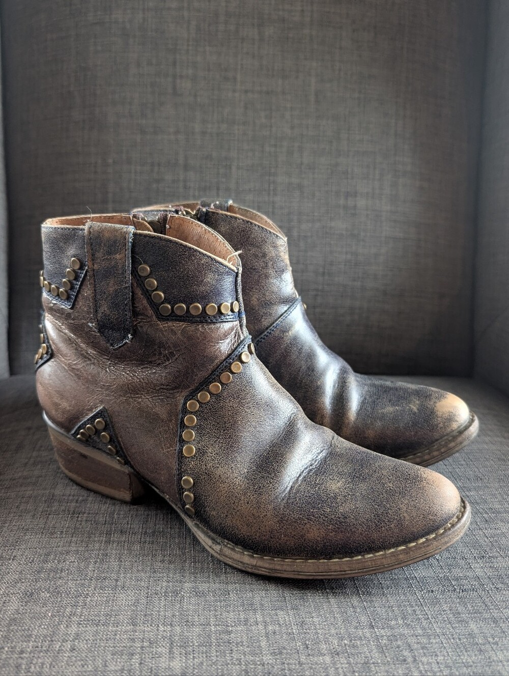 Circle G Size 7.5 Brown / Gray Star Studded Leather Ankle Boots